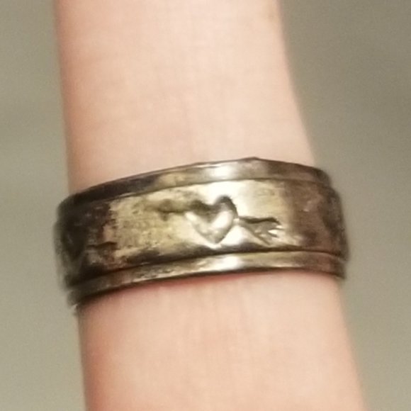 Schlang Co. Jewelry - charming signed Schlang Co vtg silver ring w arrows through hearts